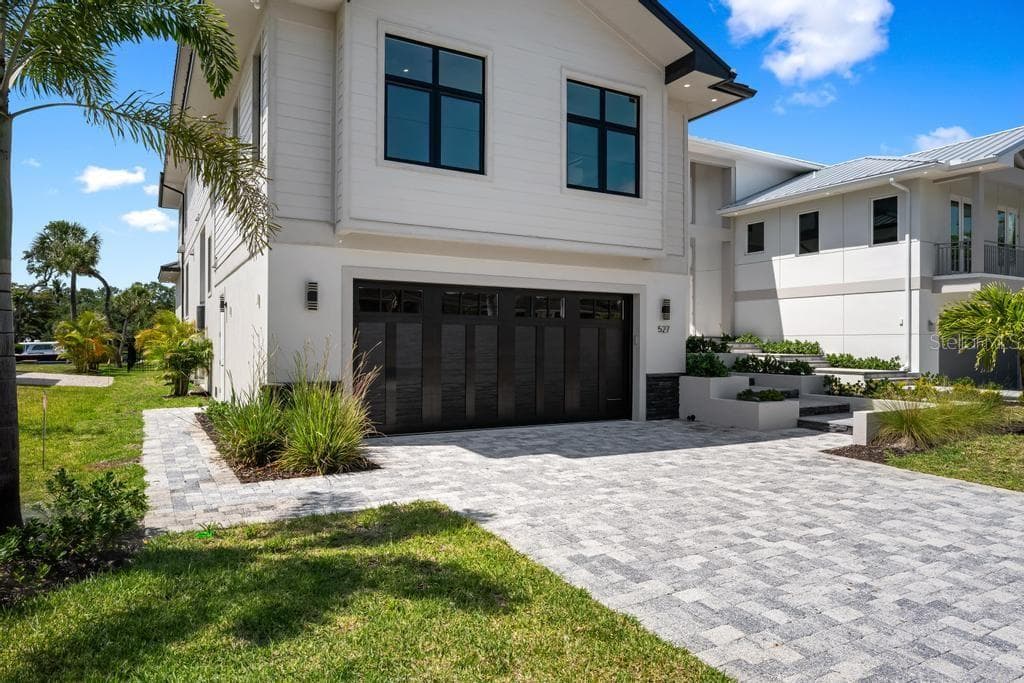 527 Venice Ln