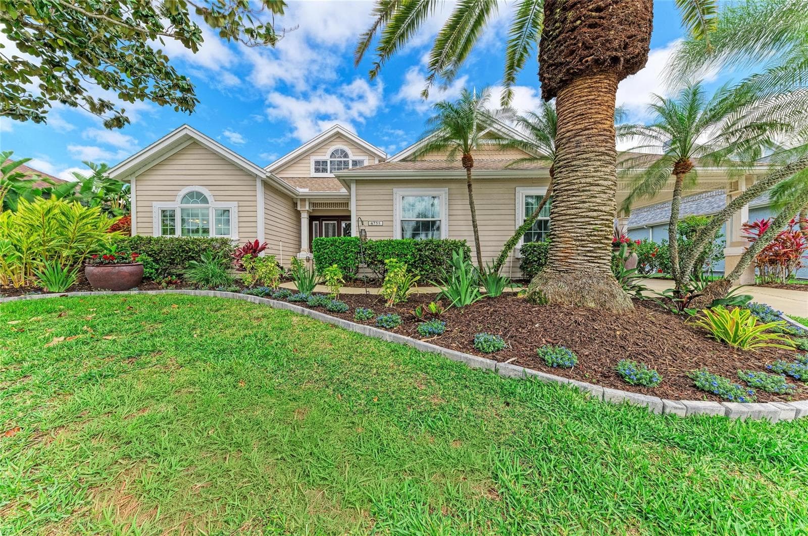 4735 Spinnaker Dr photo 3