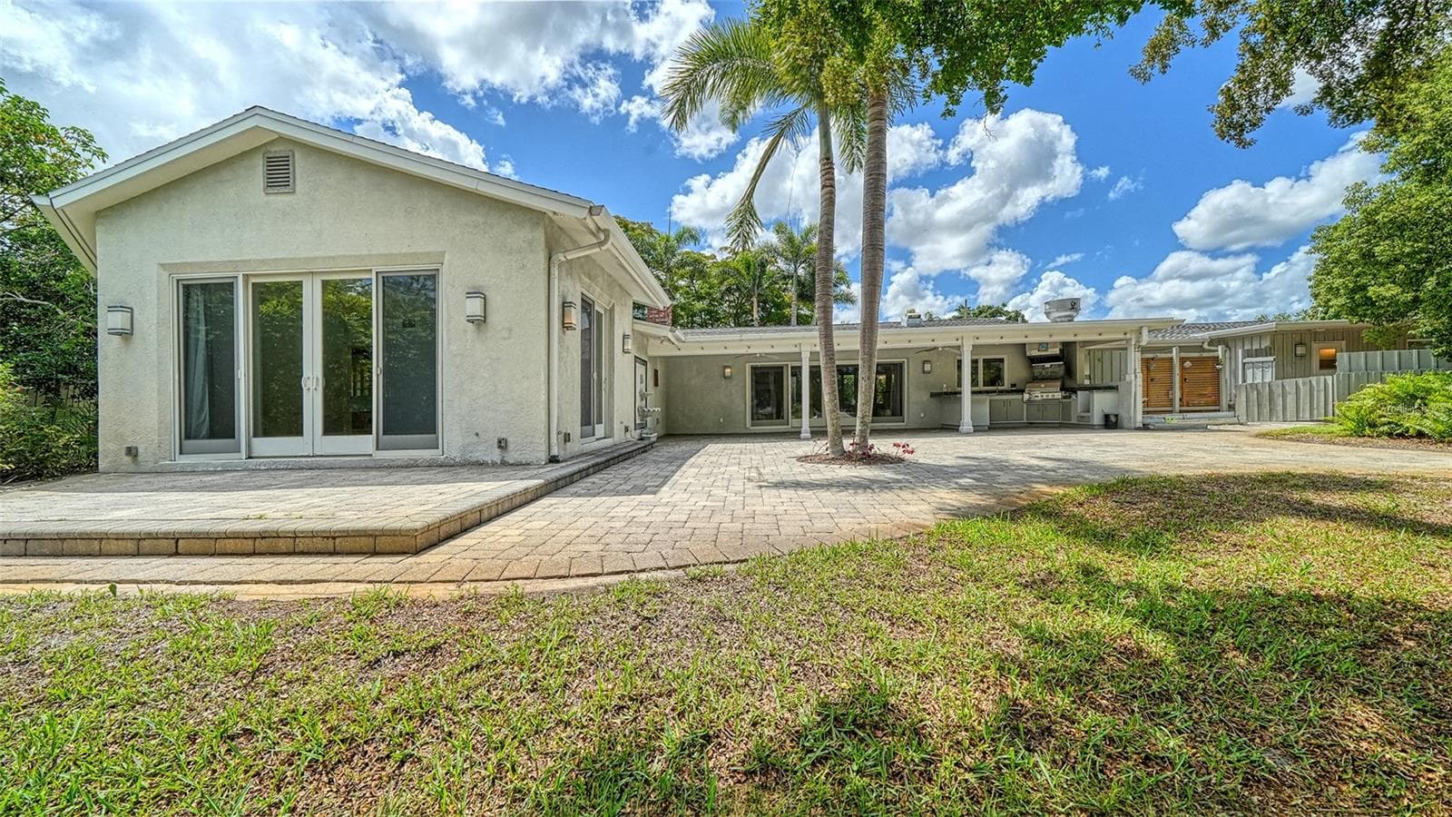 3424 Tanglewood Dr photo 4