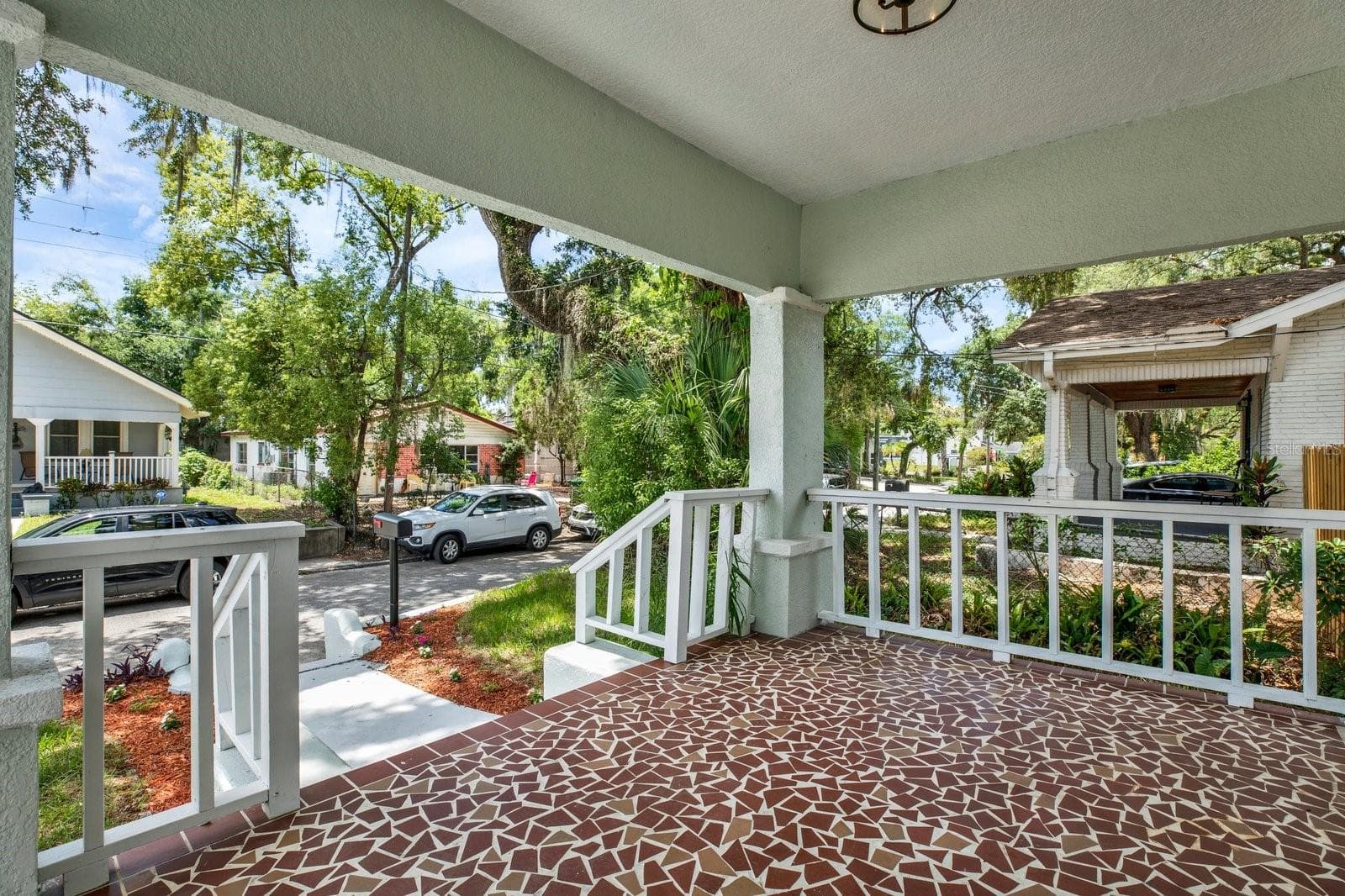 112 E Emily St photo 3