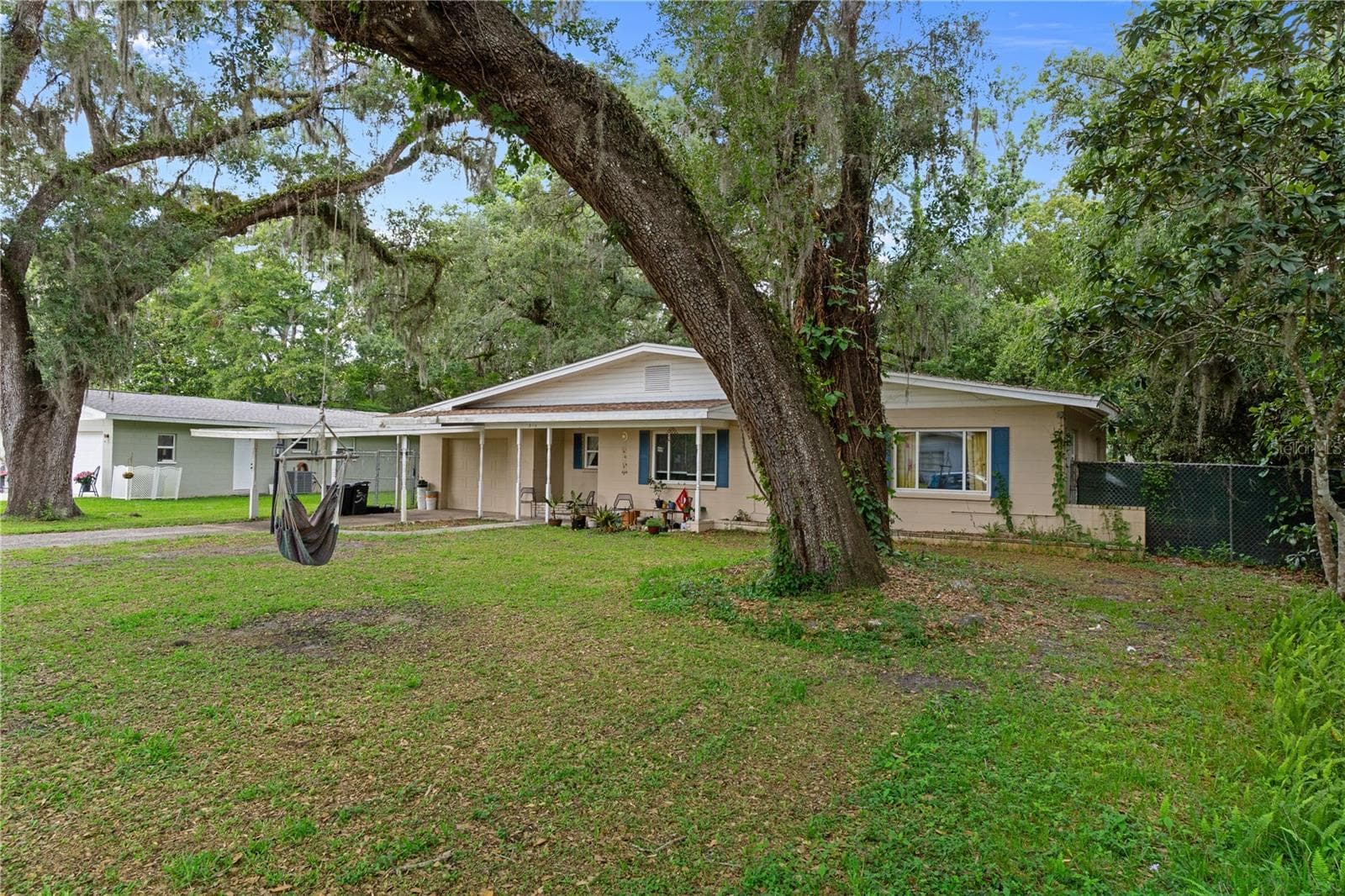 310 Longwood Dr photo 3