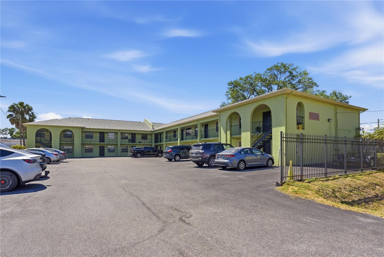 4416 N Clark Ave #13