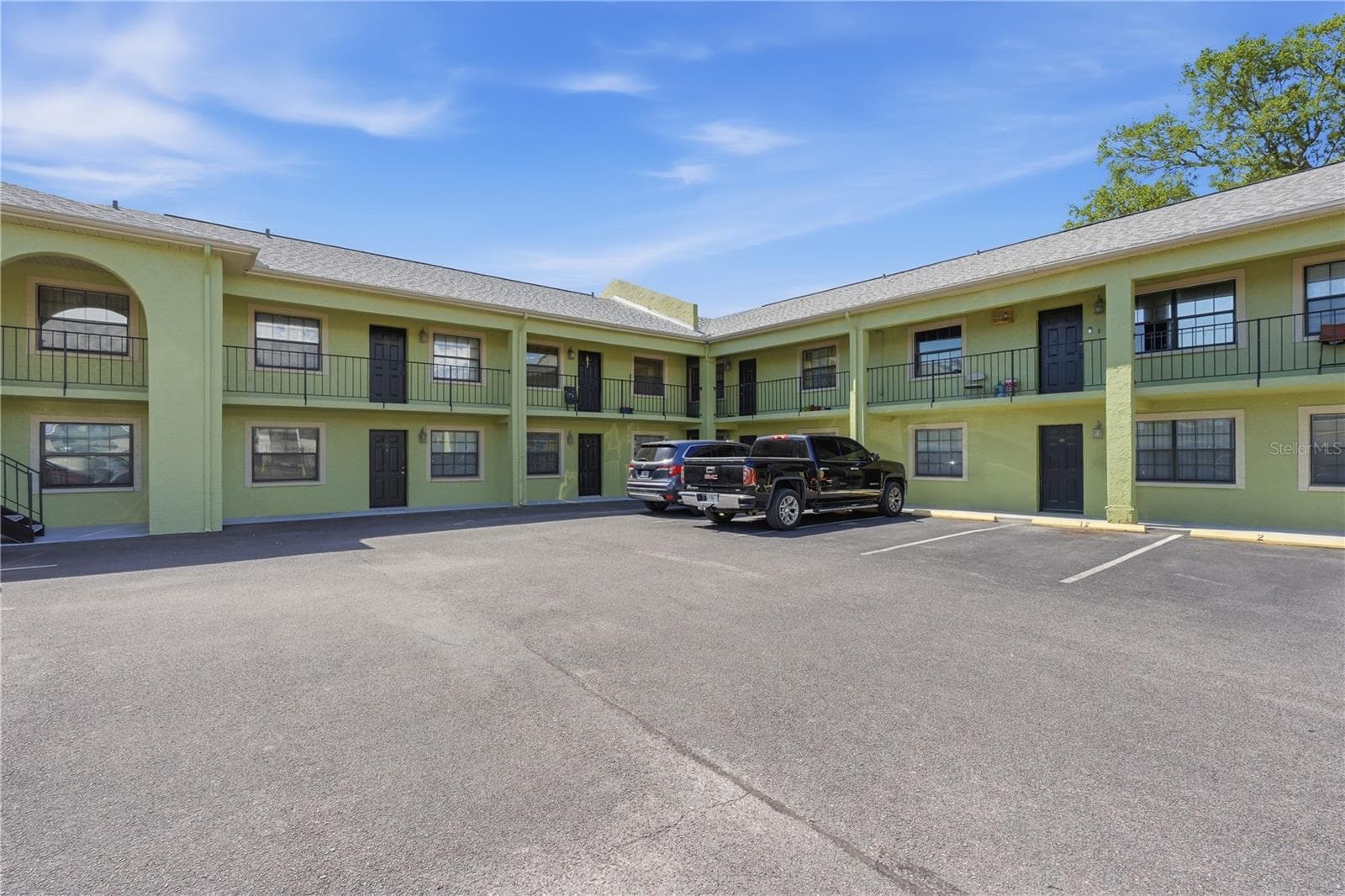4416 N Clark Ave #13
