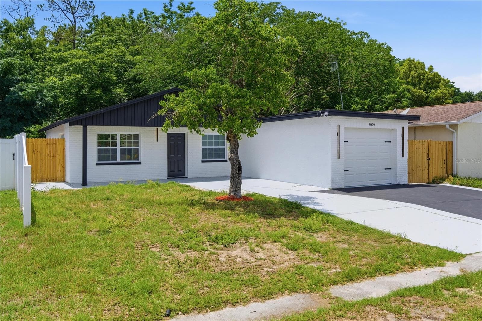 3029 Corona Dr photo 3