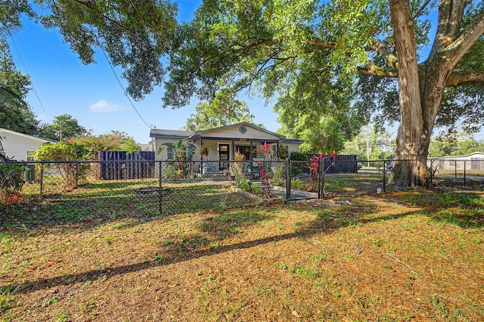 1318 W Rambla St photo 3