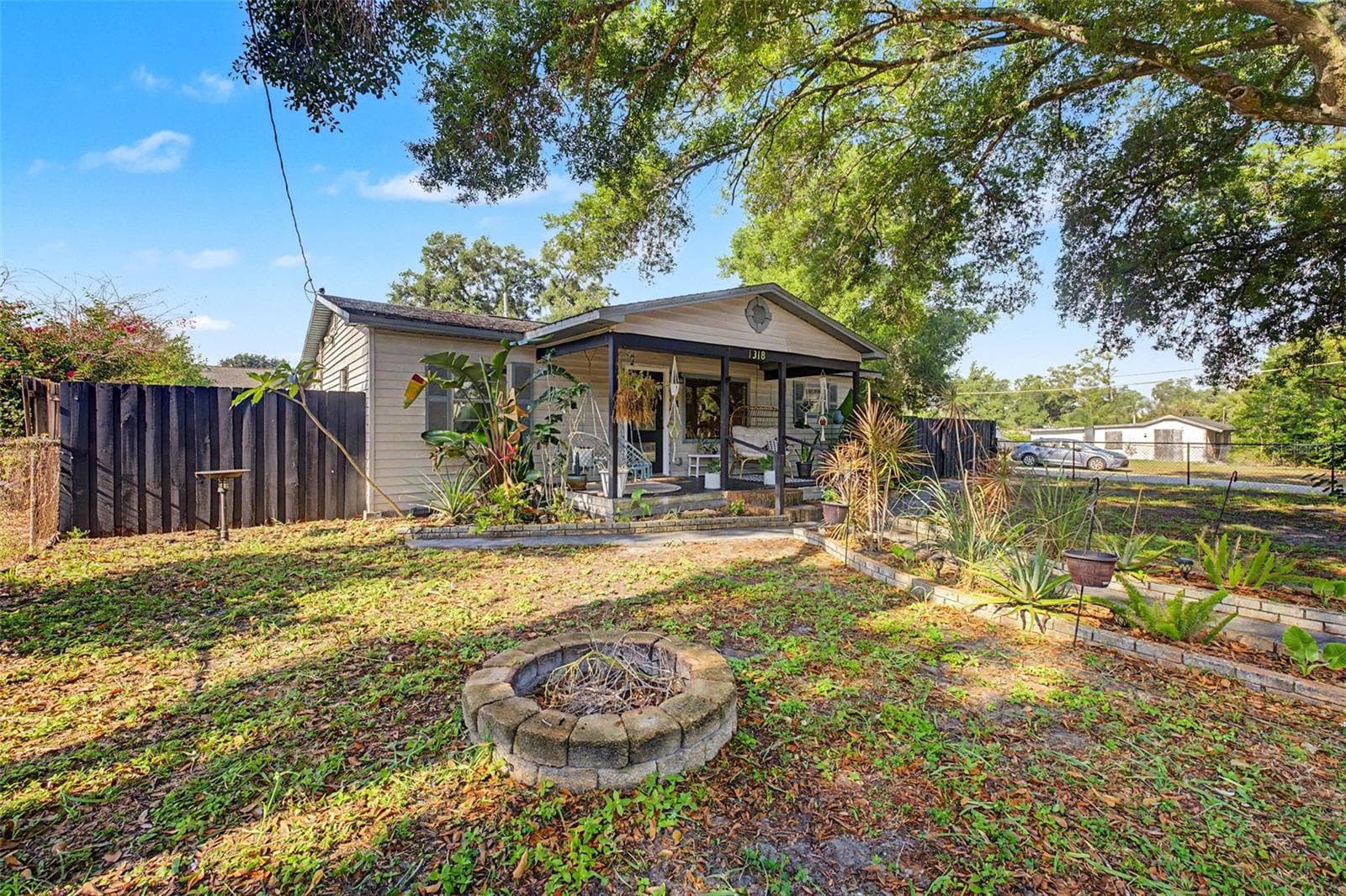 1318 W Rambla St photo 4