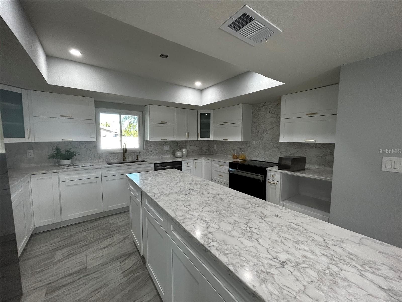 6370 Conniewood Sq photo 4