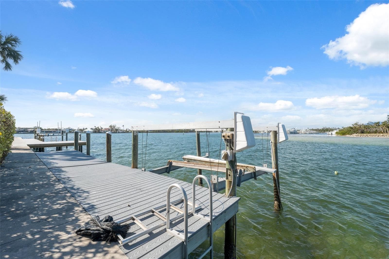 727 Key Royale Dr photo 4