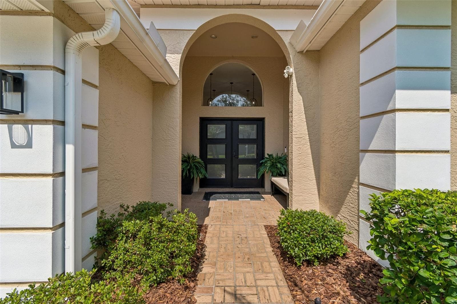17503 Edinburgh Dr photo 3