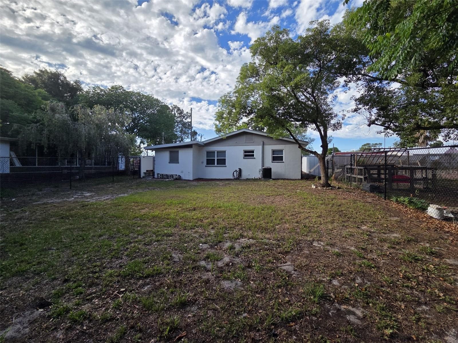 7216 James St photo 4