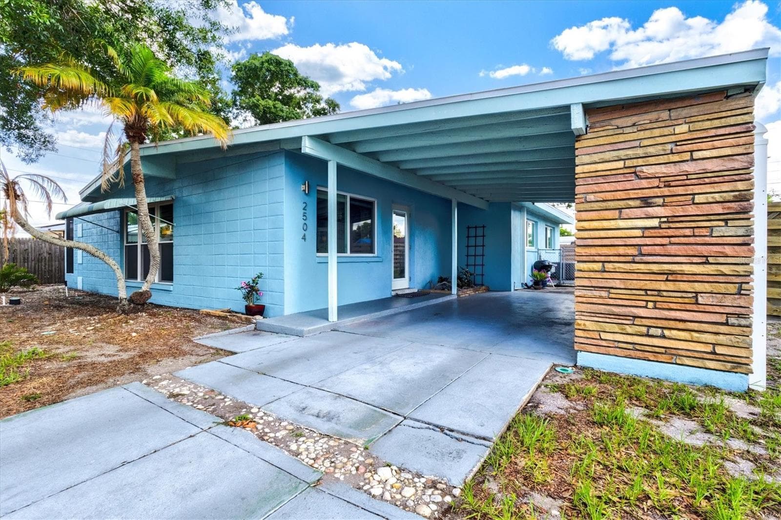 2504 N Radcliffe Pl