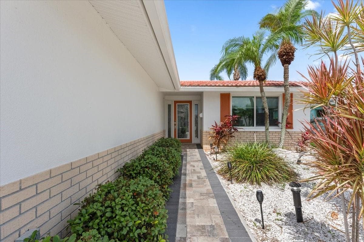 4951 Pompano Dr photo 4