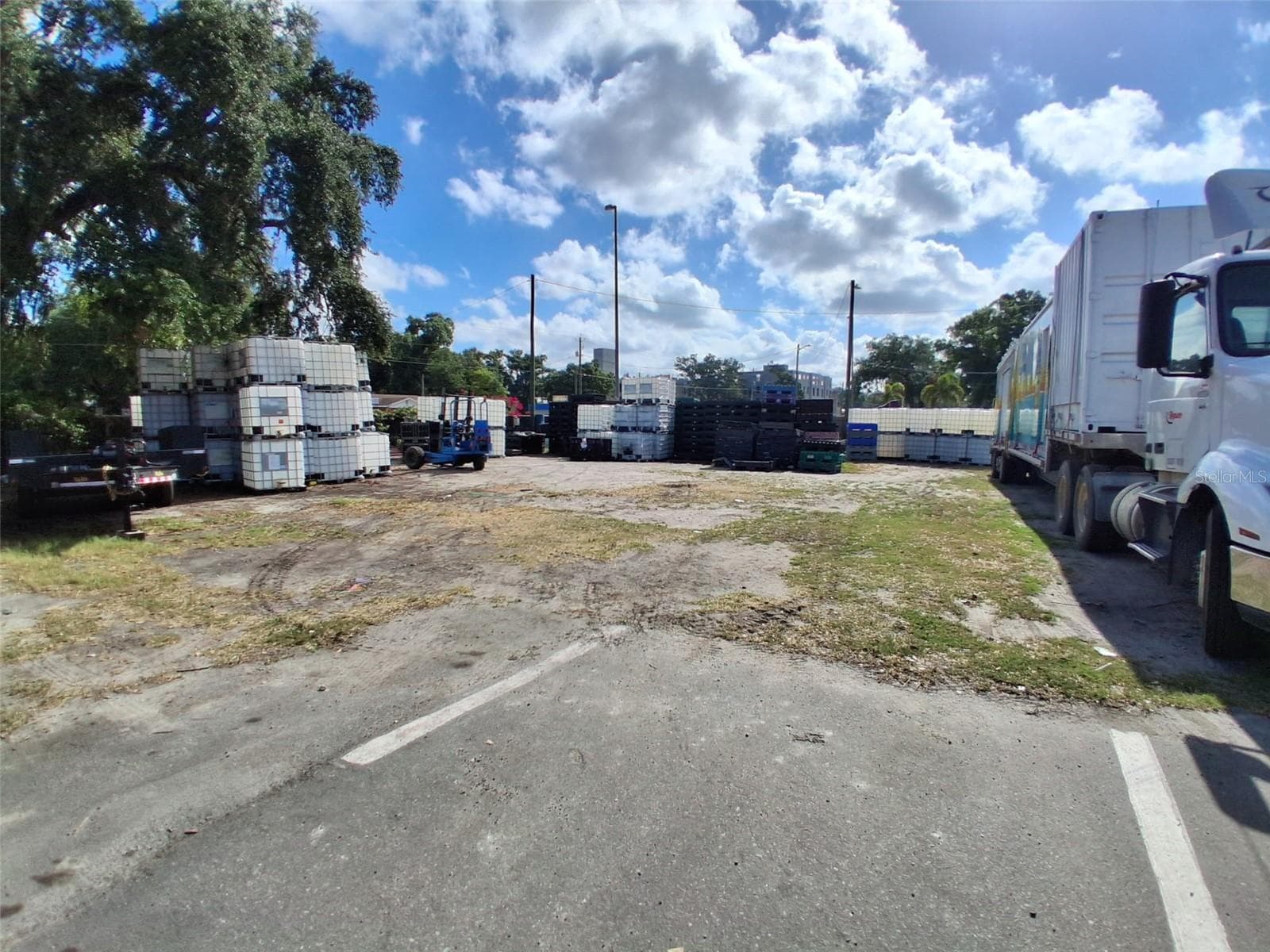 7001 Causeway Blvd photo 5