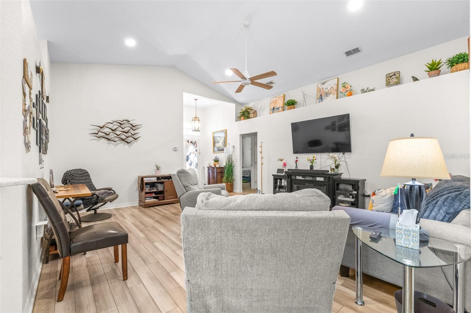 7024 Bendelow Dr photo 4