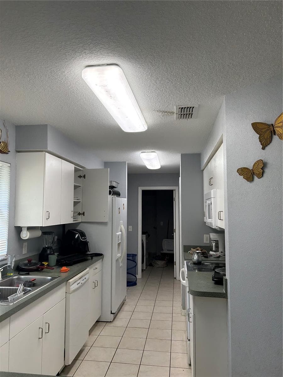 10013 Oslin St photo 4