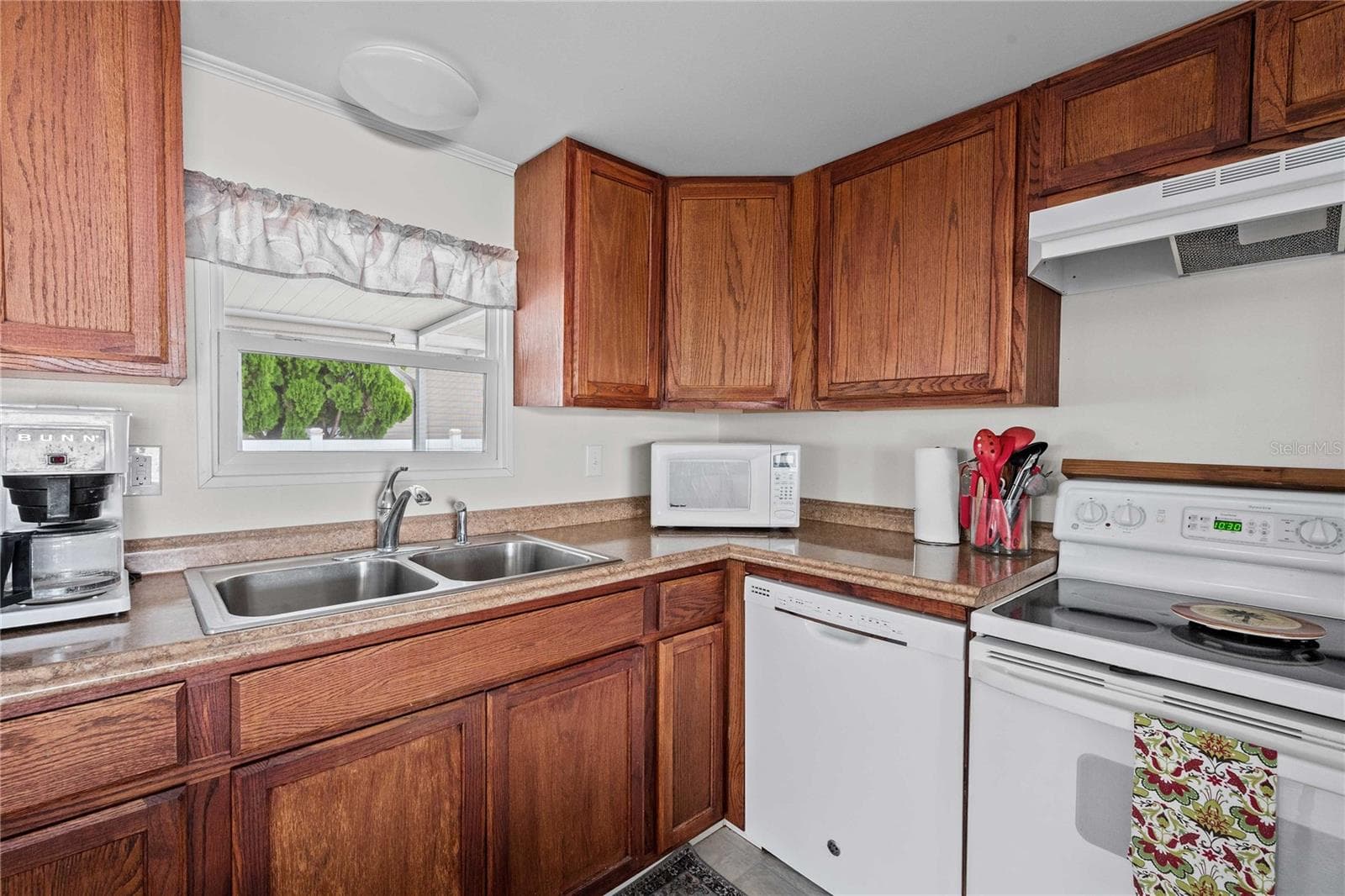 37250 Beverly Ave photo 4