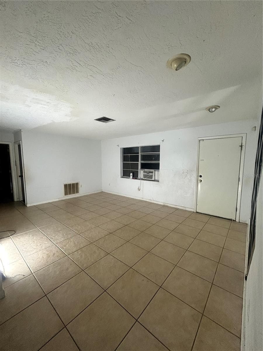1277 Piper Rd photo 4