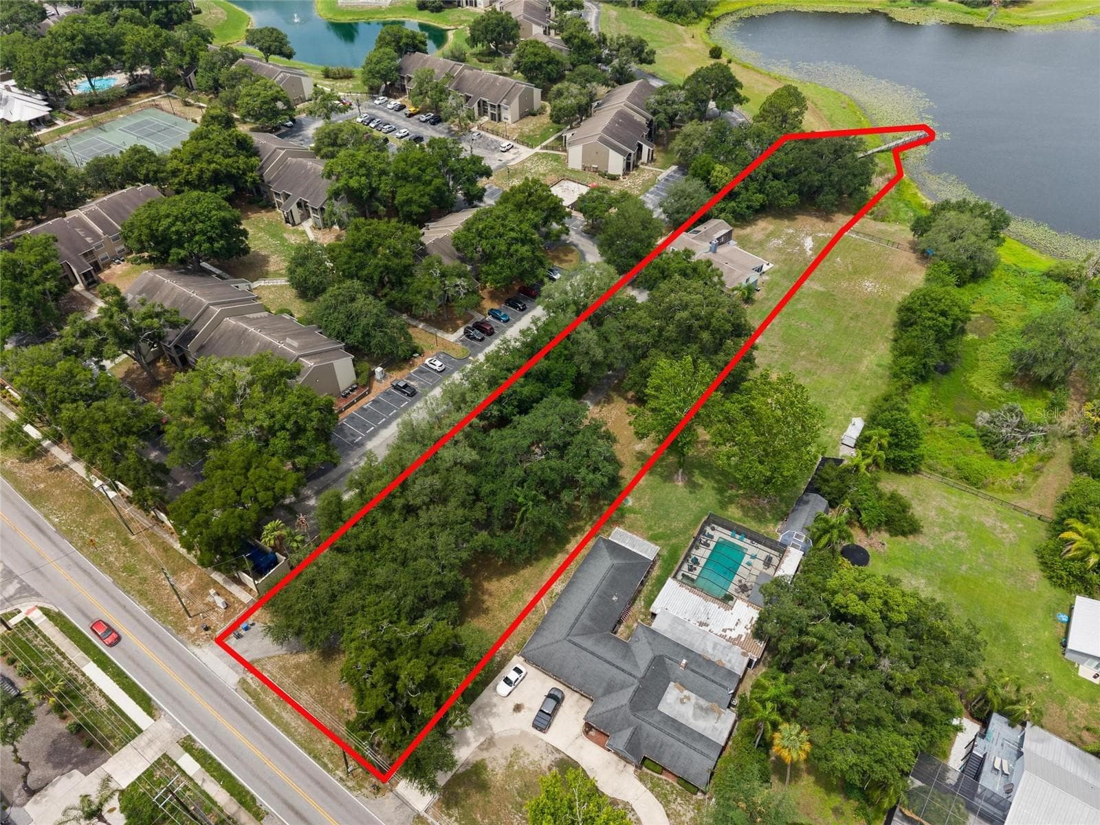 498 Lakewood Dr photo 4