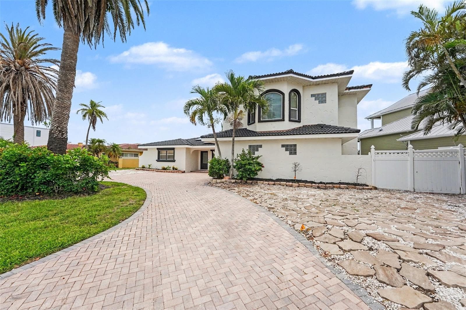 17323 Kennedy Dr
