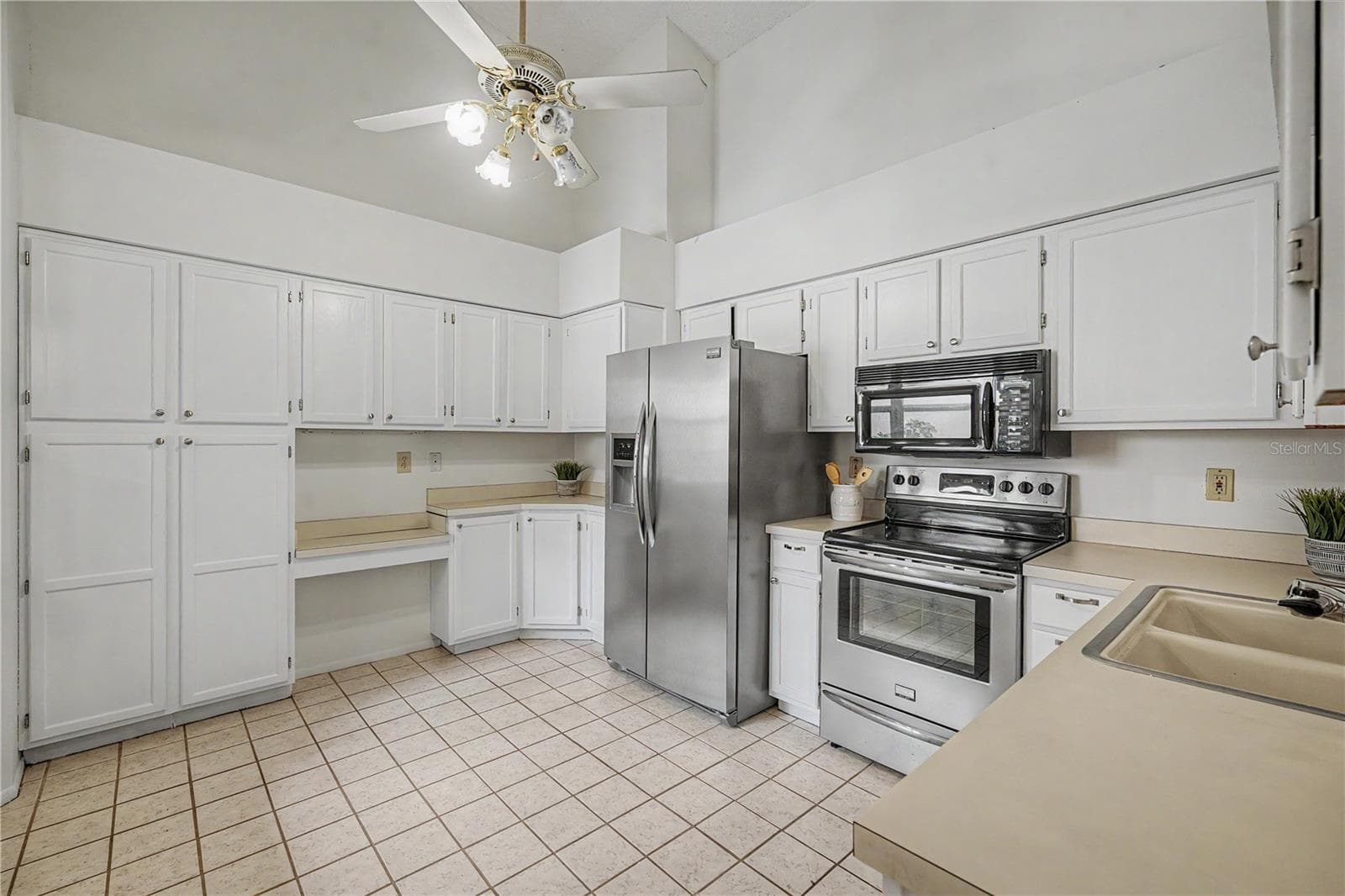 3960 Mermoor Dr photo 4