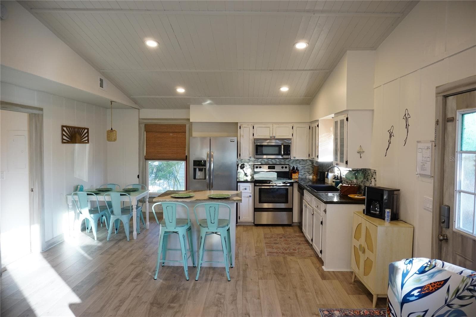 2504 Avenue B photo 3
