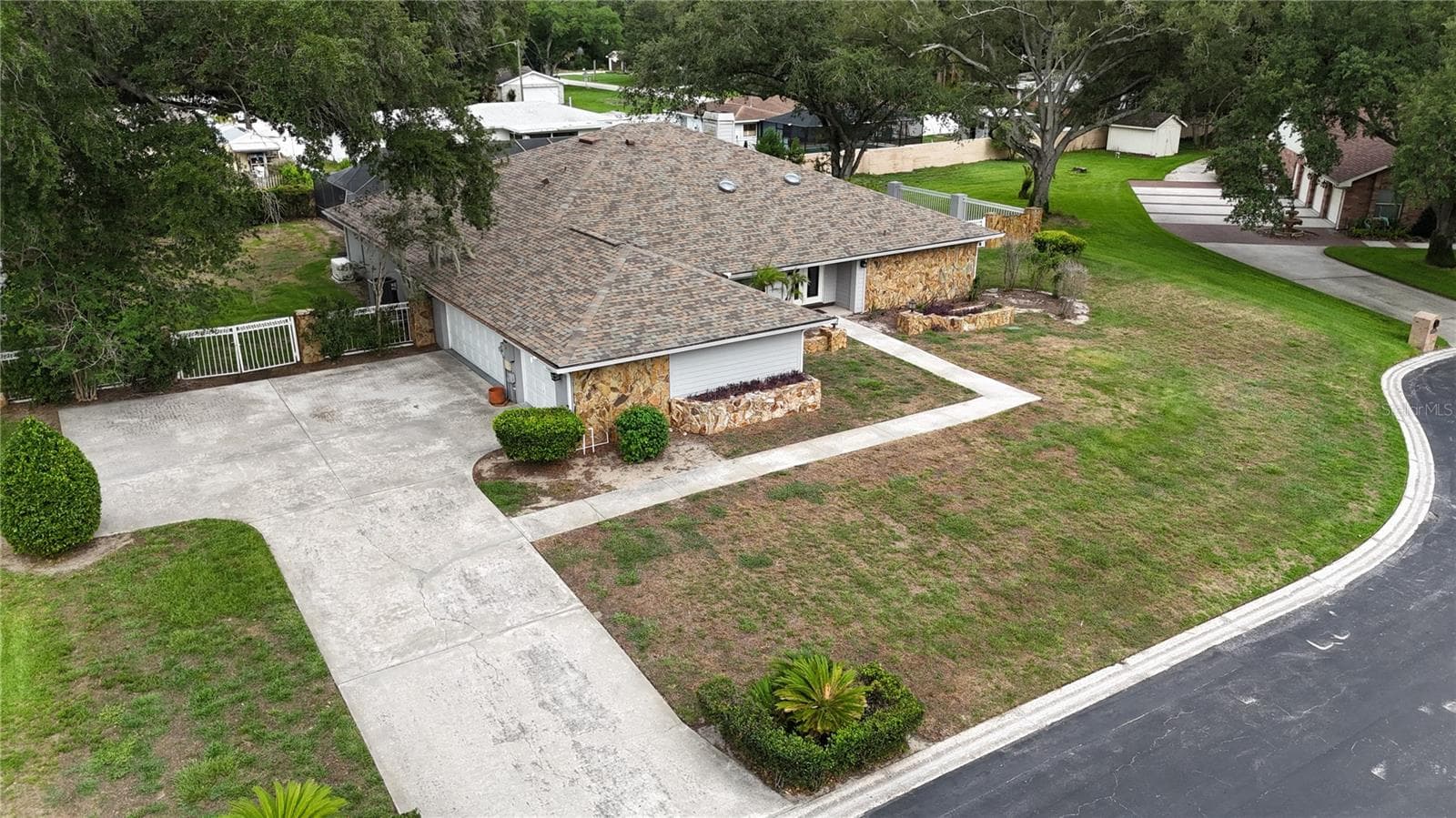 1009 Morfield Ln photo 3