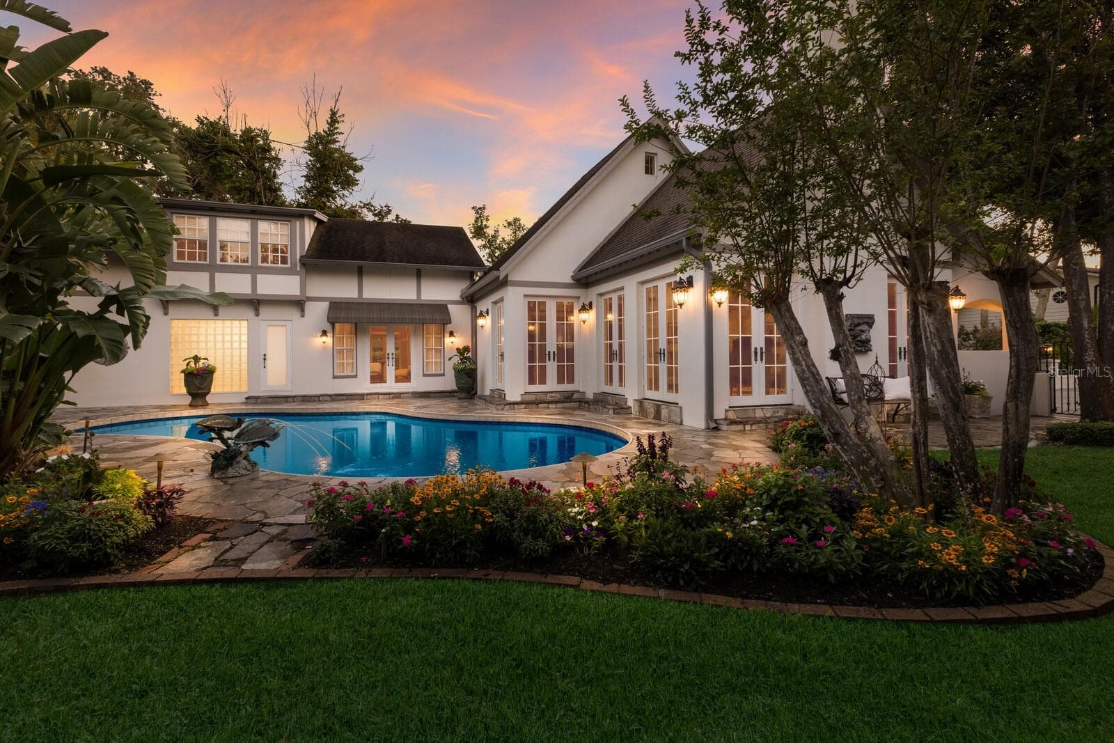 1829 Bougainvillea St photo 3