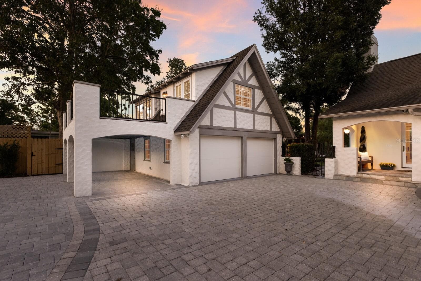 1829 Bougainvillea St photo 4