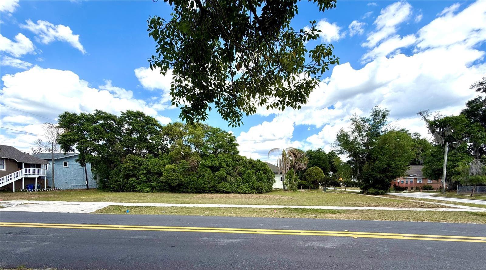 203 Avenue C NE photo 3