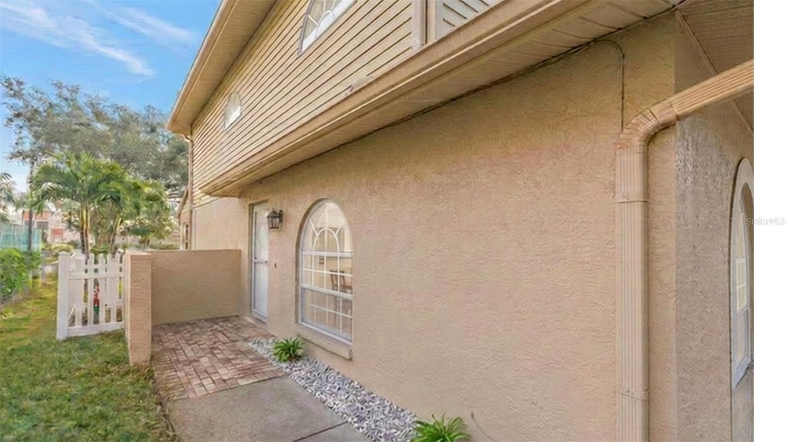 9049 Antigua Dr photo 5