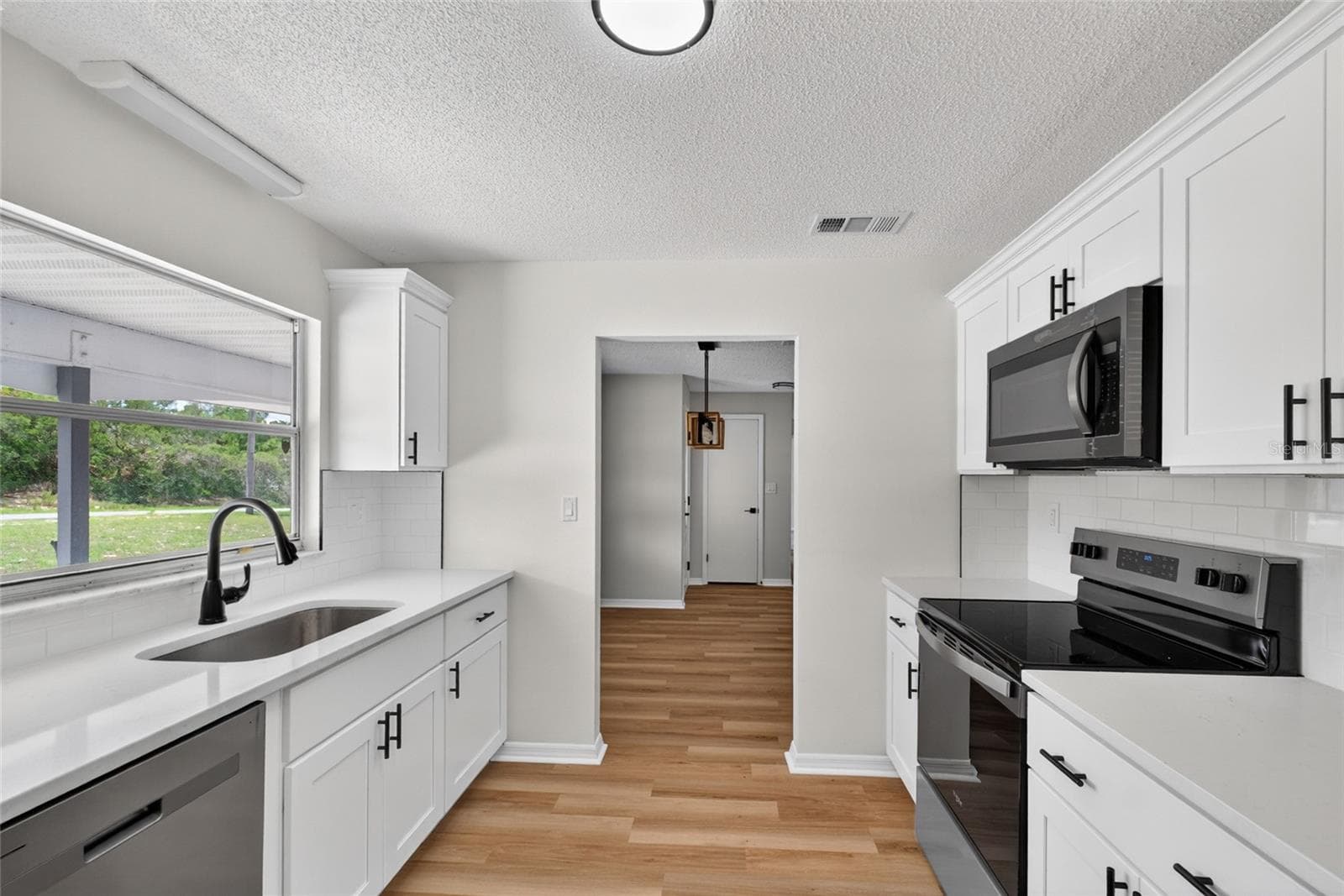 12071 Deep Creek Dr photo 3