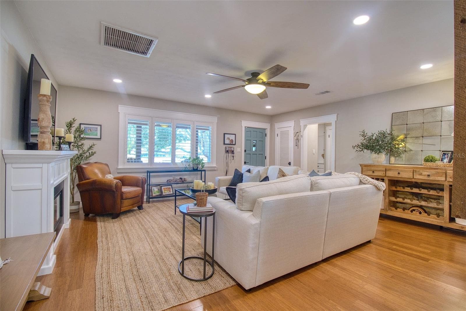 128 Edgewater Ter photo 4