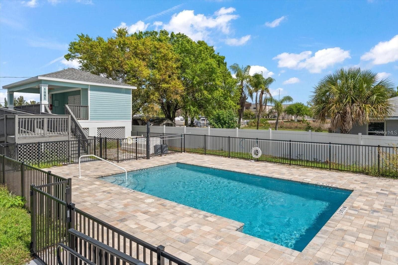 1273 Savona Dr NE photo 3