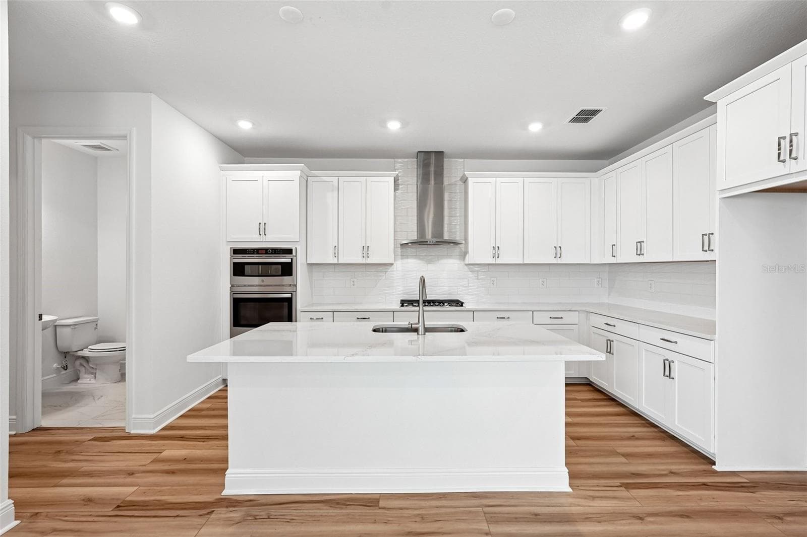 8221 Seaflower Pkwy