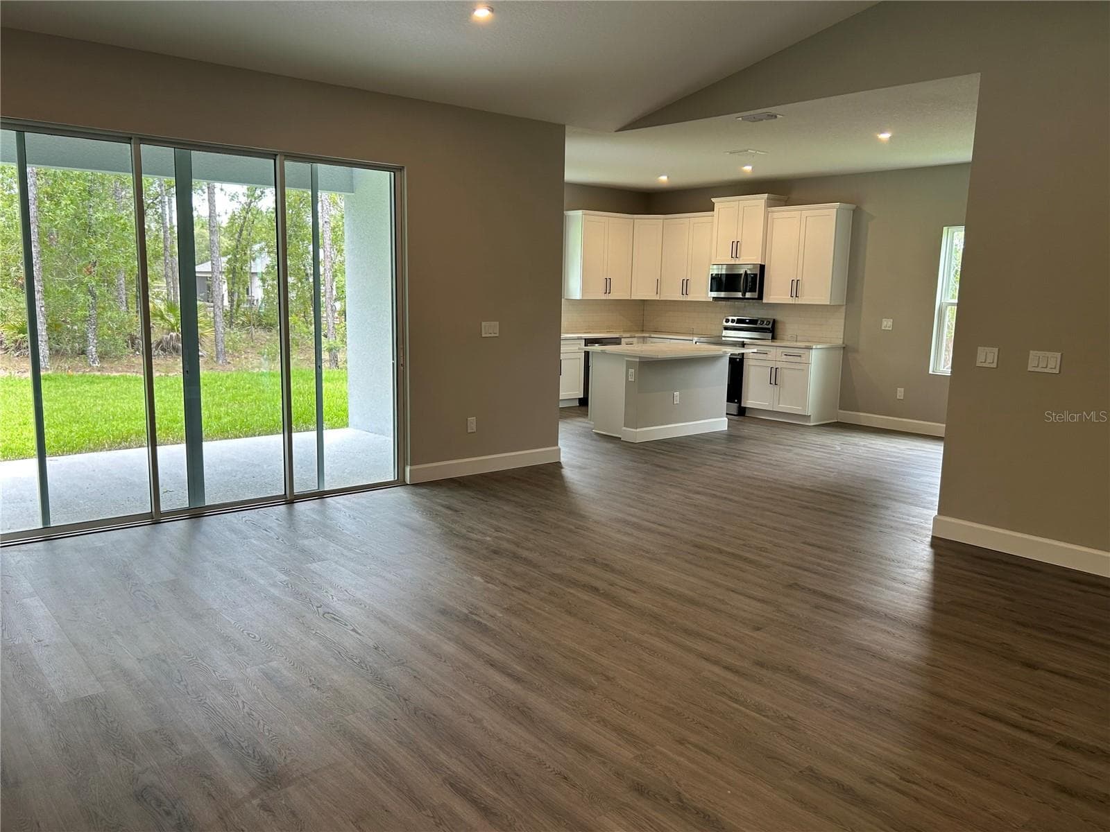 13190 English Fir CT photo 4