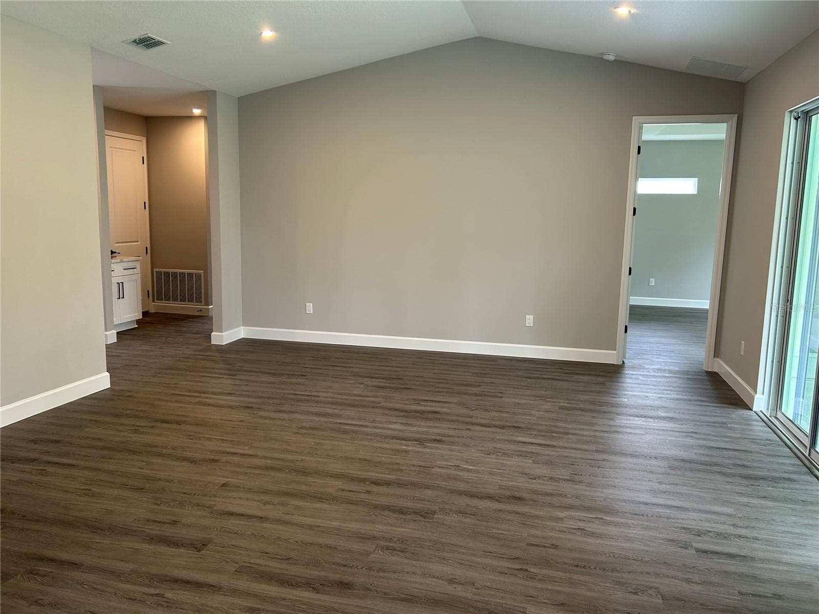 13190 English Fir CT photo 5