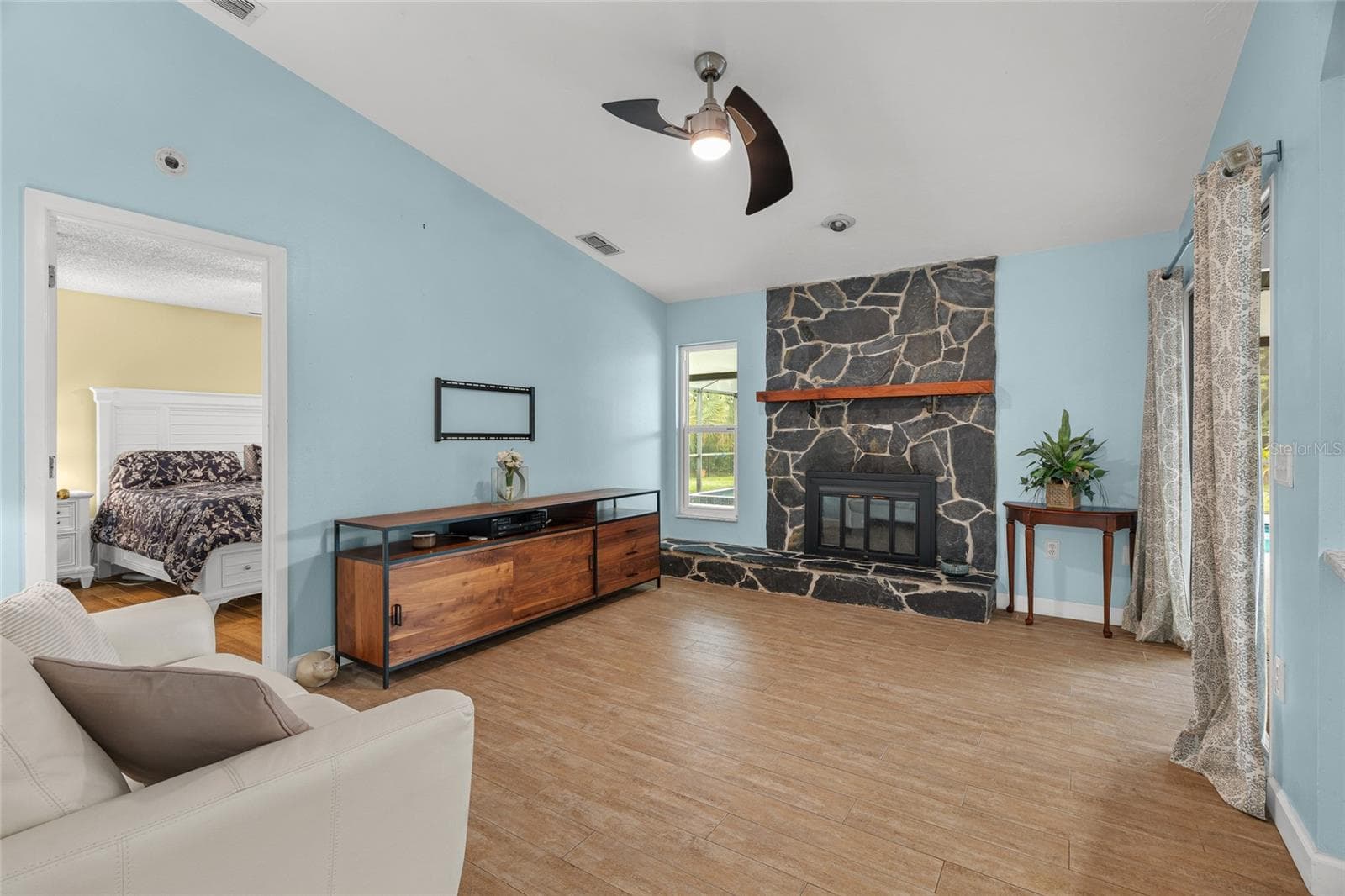 4204 Prairie View Dr photo 3