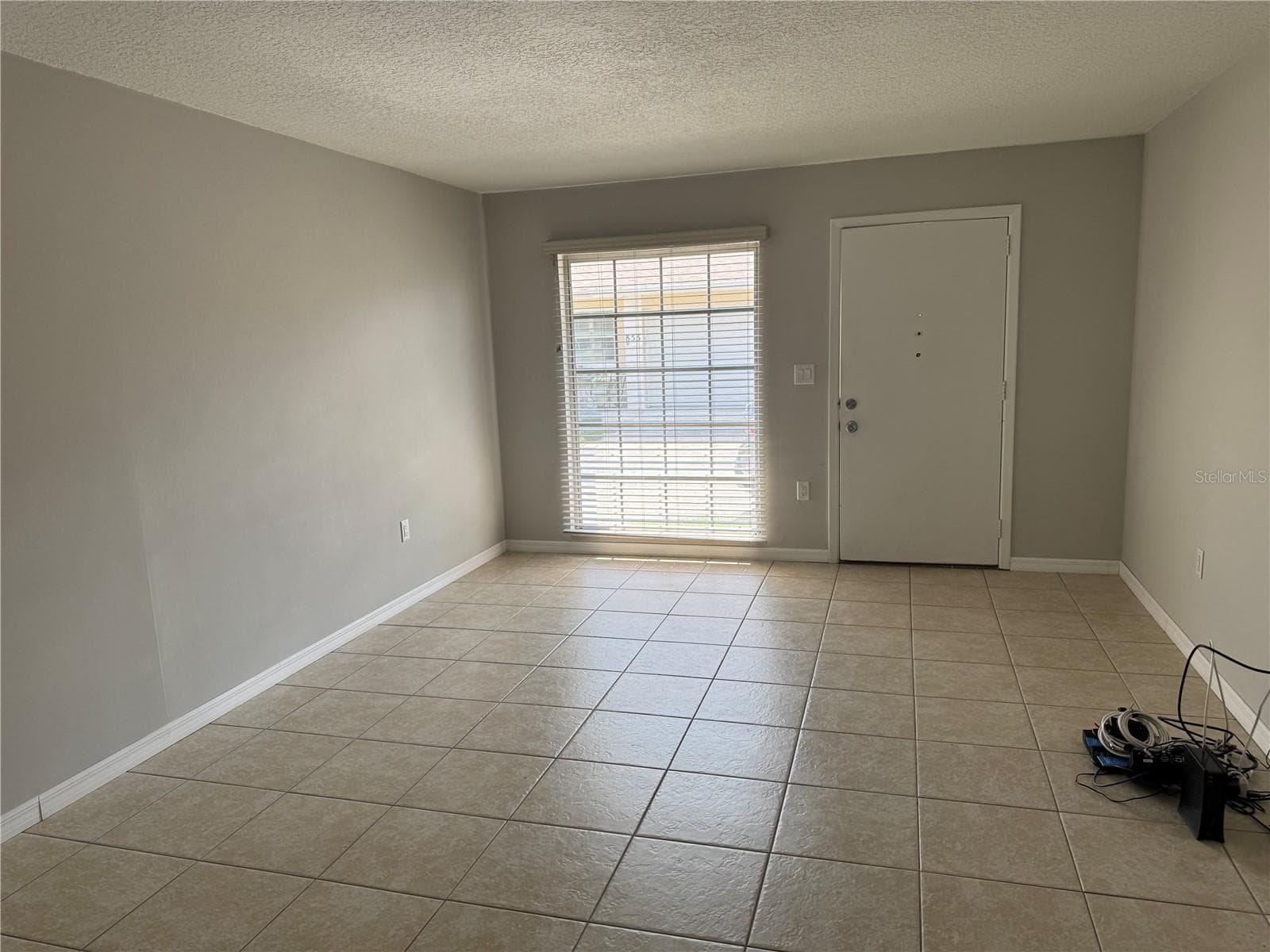 852 Oxford CT photo 4