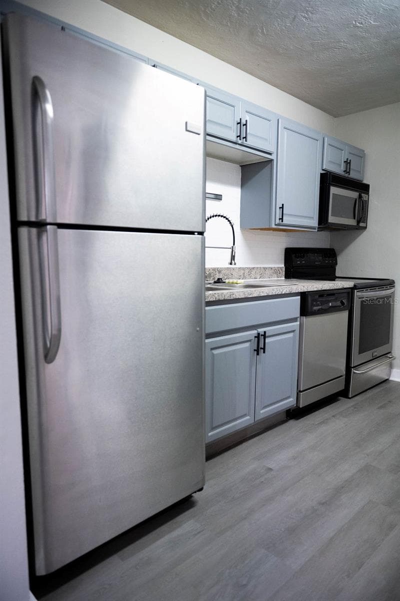 5480 70th Ln N photo 3