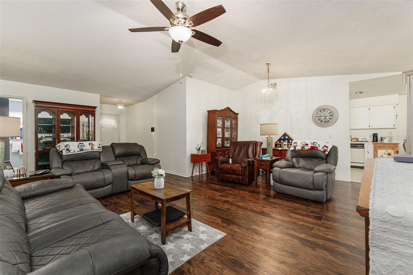 1836 Prairie Dunes Cir N photo 3