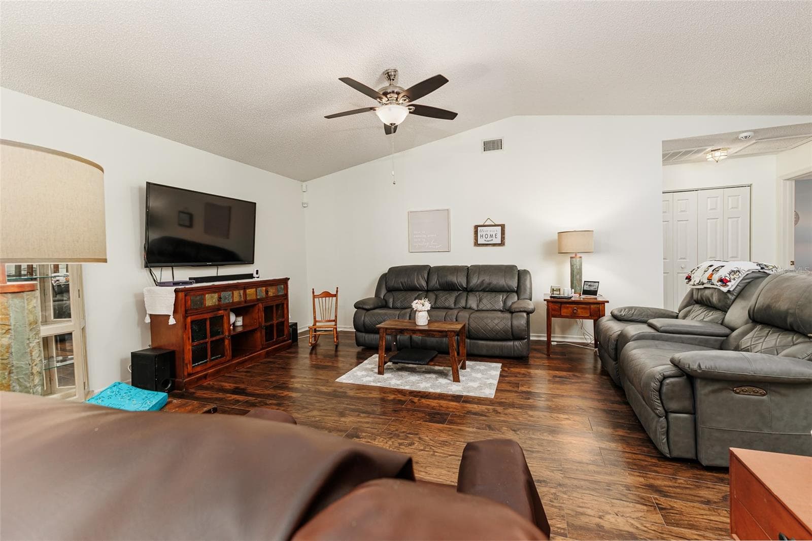 1836 Prairie Dunes Cir N photo 4