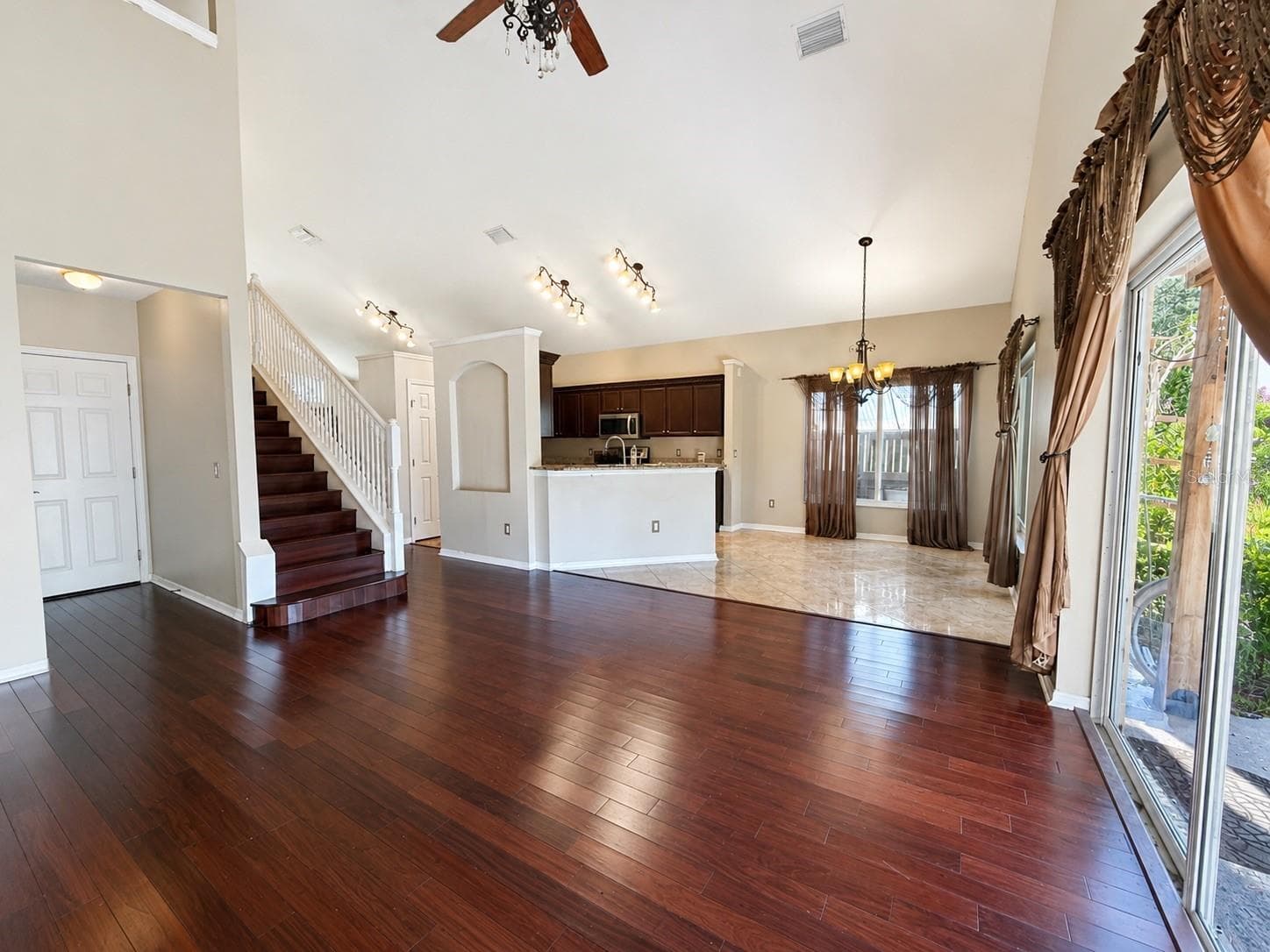 9407 Chart House CT photo 5