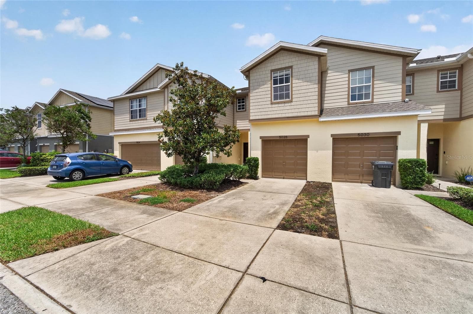 5028 White Sanderling CT photo 2