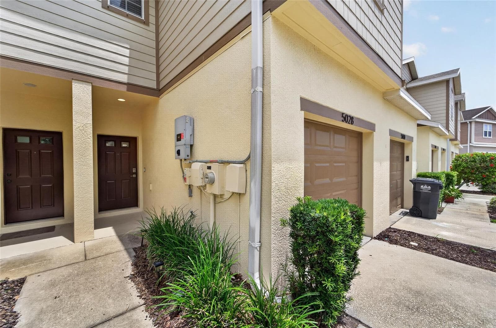 5028 White Sanderling CT photo 3