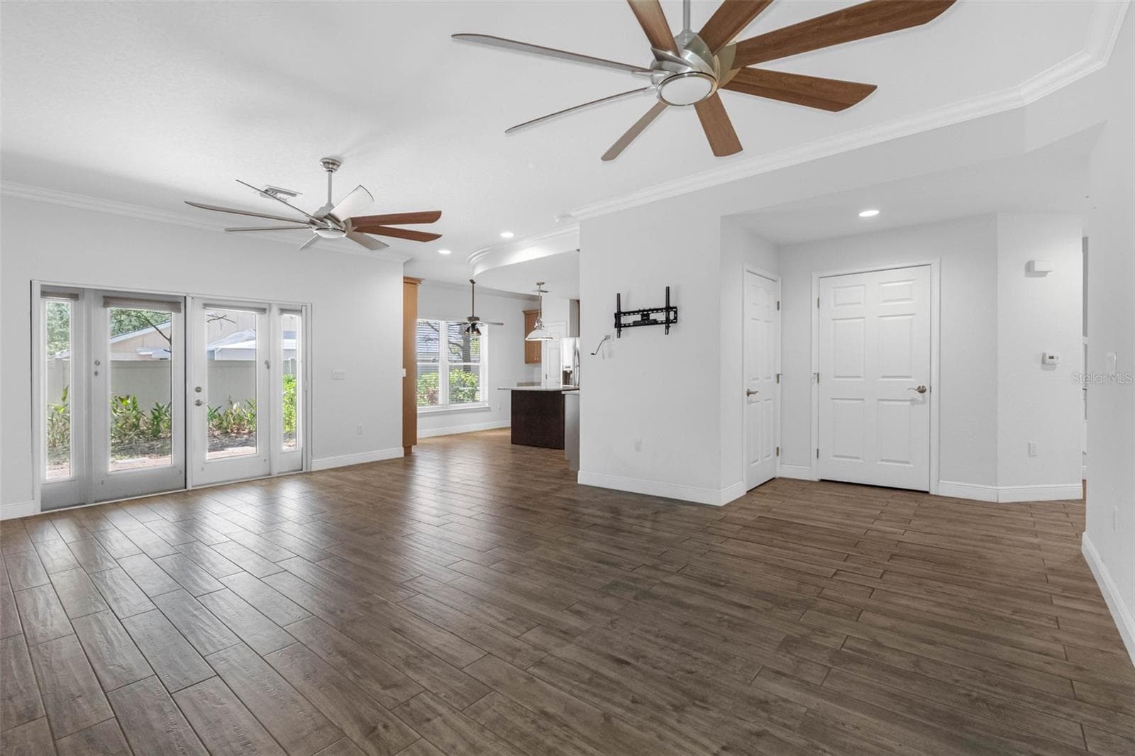 763 Date Palm Ln photo 5