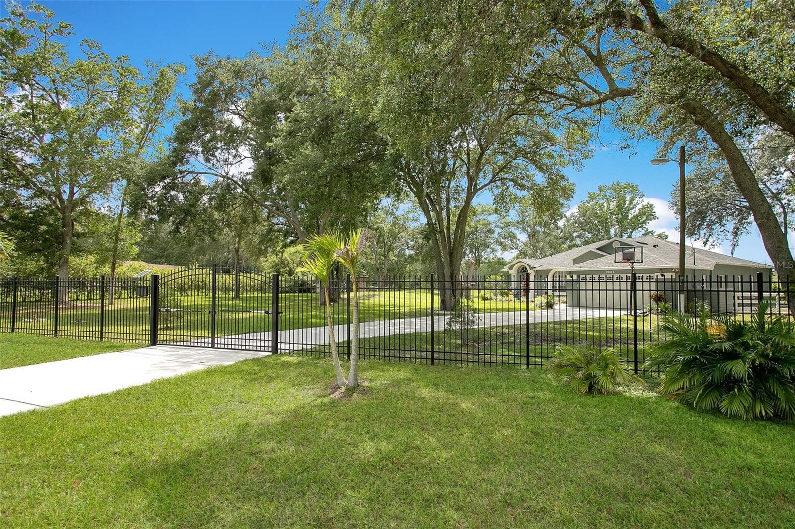 19616 Livingston Ave