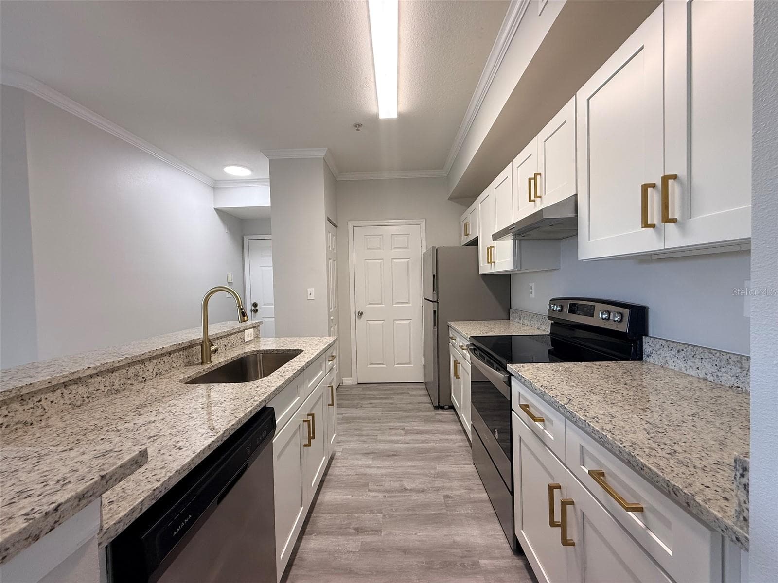 5618 Pinnacle Heights Cir #305