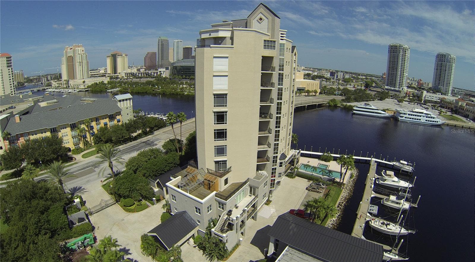 600 Garrison Cove Lane #1