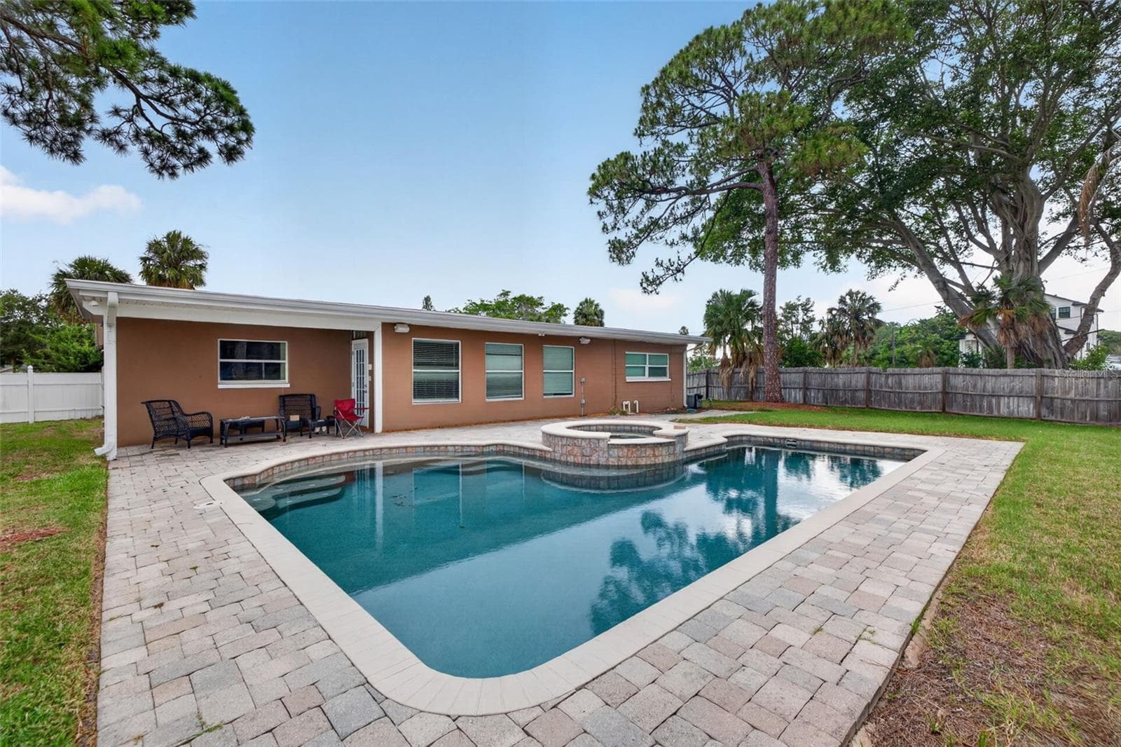 4627 Venetian Blvd NE photo 4