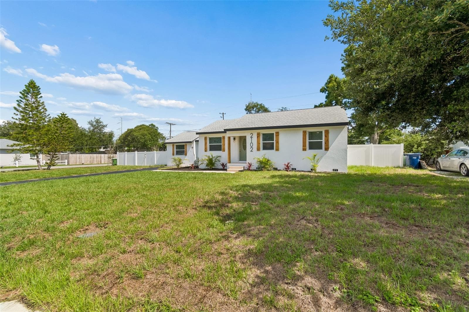 2102 W Ferris Ave